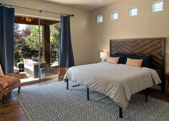 Luxe Design And Amazing Views With Hot Tub For Family Holiday home *