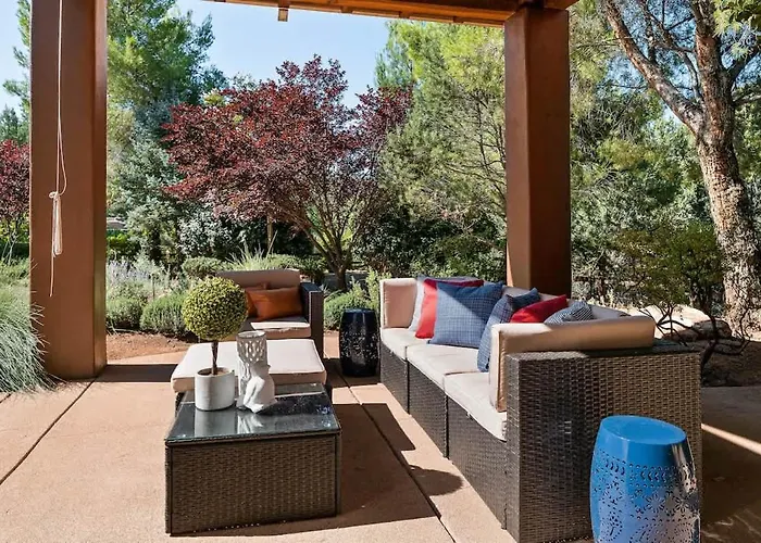 Luxe Design And Amazing Views With Hot Tub For Family
