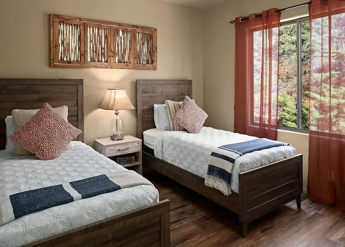 Luxe Design And Amazing Views With Hot Tub For Family Sedona